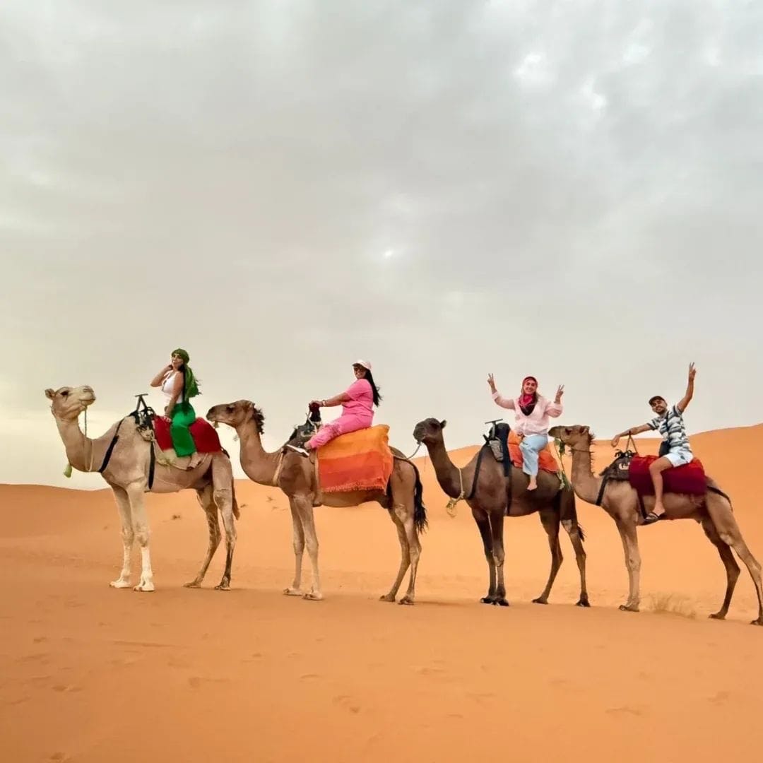 🏜️ رحلة إلى صحراء مرزوكة 🌟 مع وكالة Adventure Travels 🌟